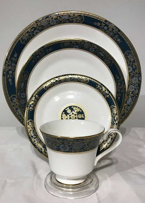 Royal Doulton Carlyle 4 Place Settings